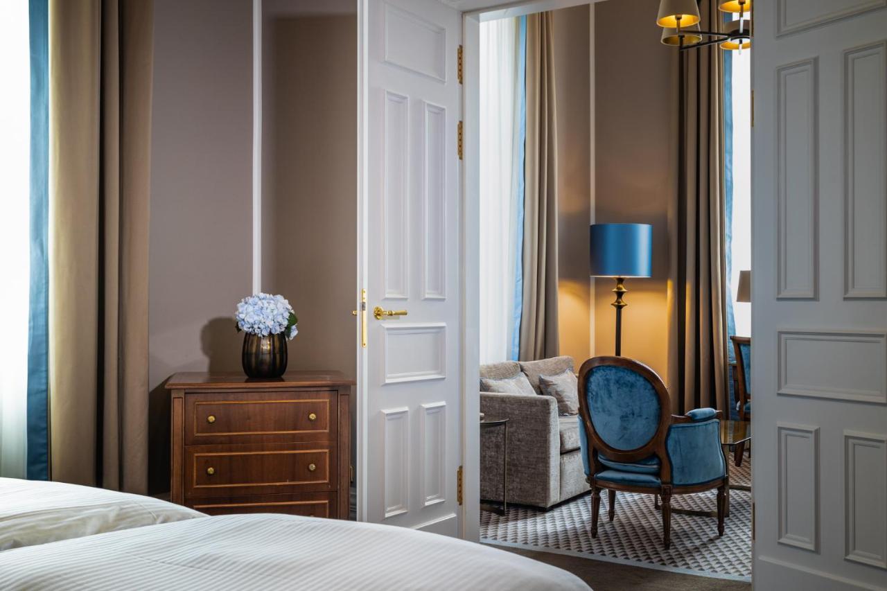 Althoff Grandhotel Schloss Bensberg Bergisch Gladbach Exteriör bild A suite at the hotel