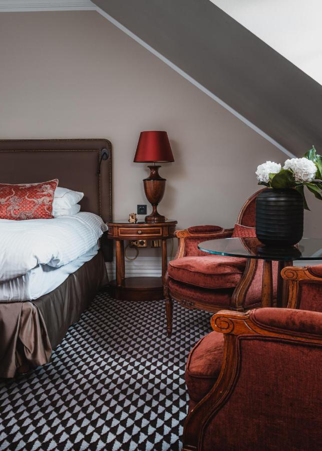 Althoff Grandhotel Schloss Bensberg Bergisch Gladbach Exteriör bild A bedroom at the hotel