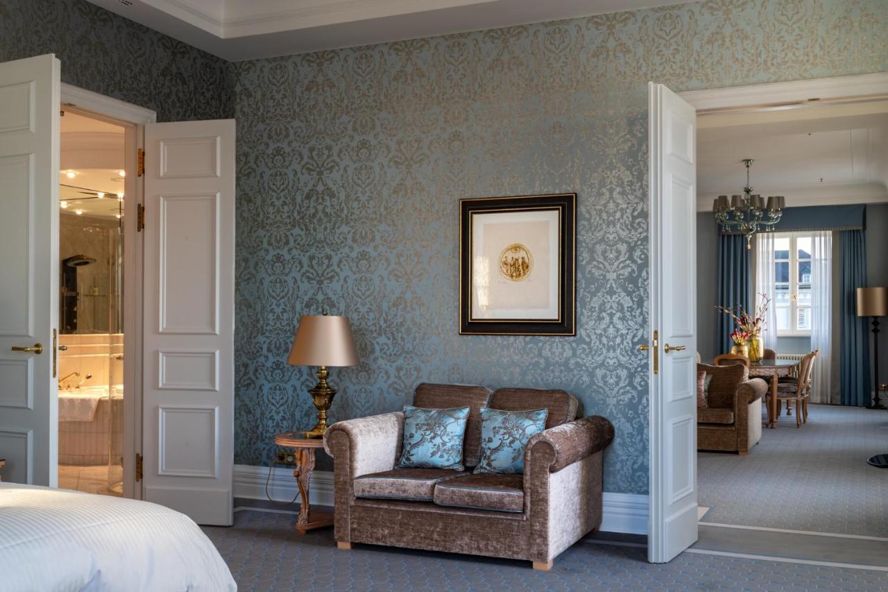 Althoff Grandhotel Schloss Bensberg Bergisch Gladbach Exteriör bild A suite at the hotel