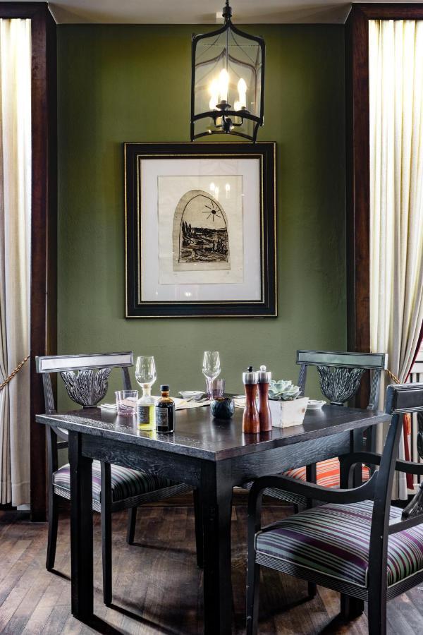 Althoff Grandhotel Schloss Bensberg Bergisch Gladbach Exteriör bild A wine tasting at a winery in Napa Valley, California