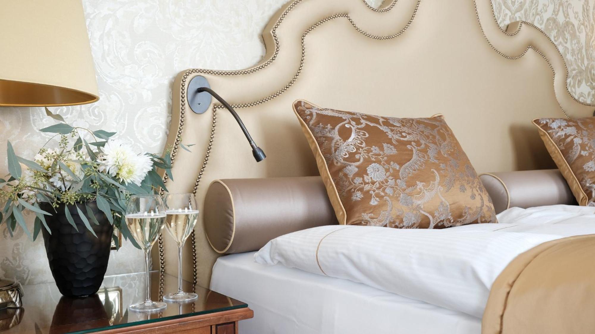 Althoff Grandhotel Schloss Bensberg Bergisch Gladbach Rum bild A wall light