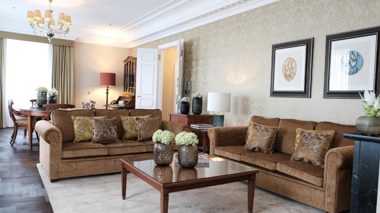 Althoff Grandhotel Schloss Bensberg Bergisch Gladbach Exteriör bild A living room at the hotel