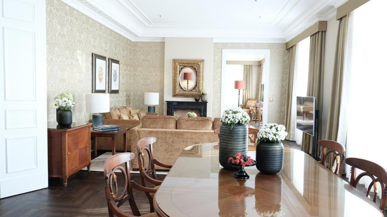 Althoff Grandhotel Schloss Bensberg Bergisch Gladbach Exteriör bild A suite at the hotel